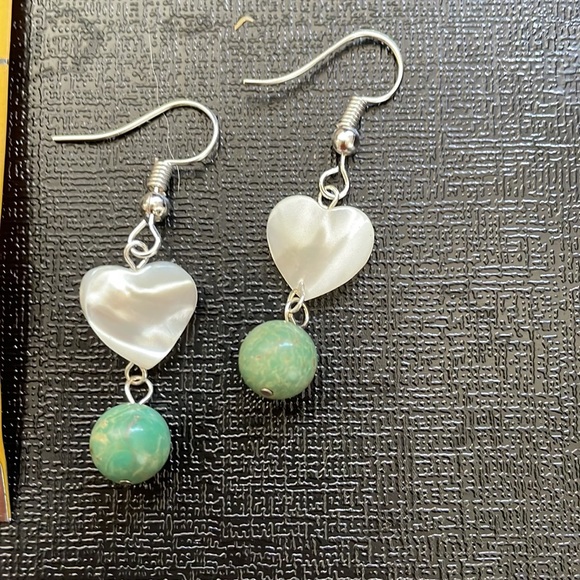 Hand made one of a kind mother of Pearl heart & jade drop earrings - Picture 3 of 3